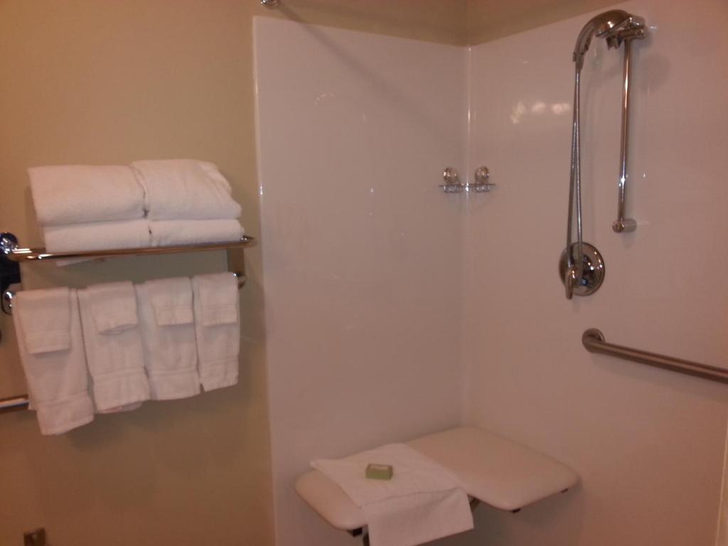 Cobblestone Inn & Suites - Bloomfield Exterior foto